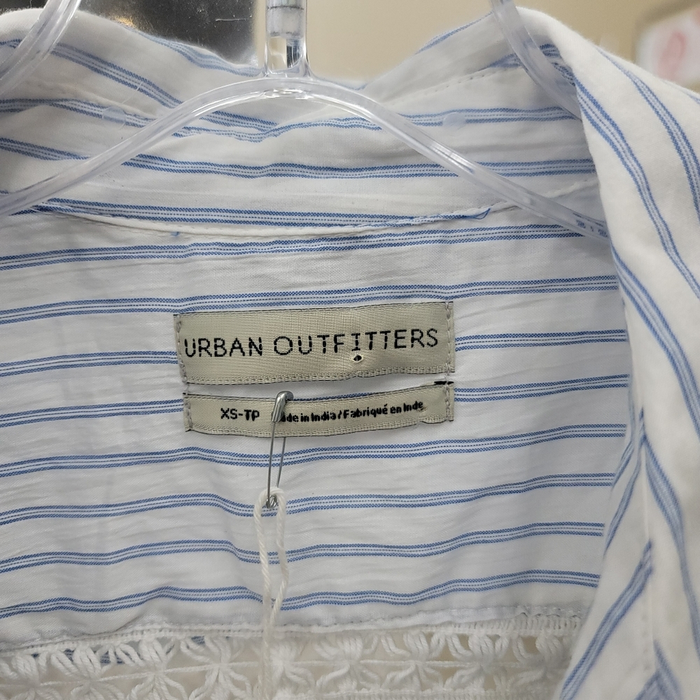 NWOT Urban Outfitters Joji Blue and White Crochet Button-Down Crop Top - XS - Picture 7 of 11